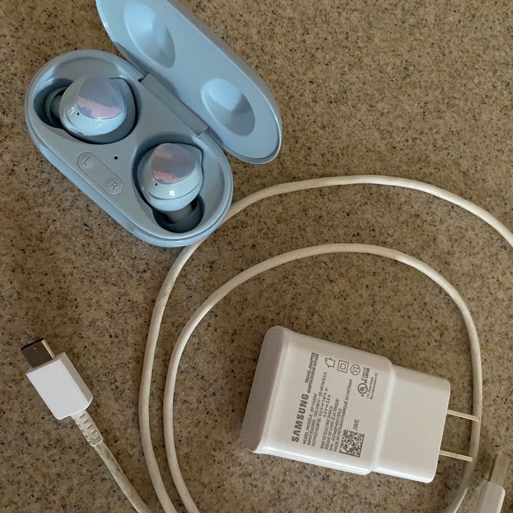 Galaxy buds + cloud blue (like new)